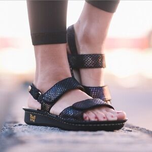 Alegria Verona Gemboree Sandals Adjustable Comfort Sandals Nubuck Leather Size 7